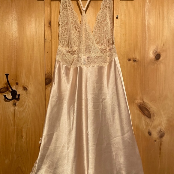 Victoria's Secret satin chemise - Picture 2 of 4